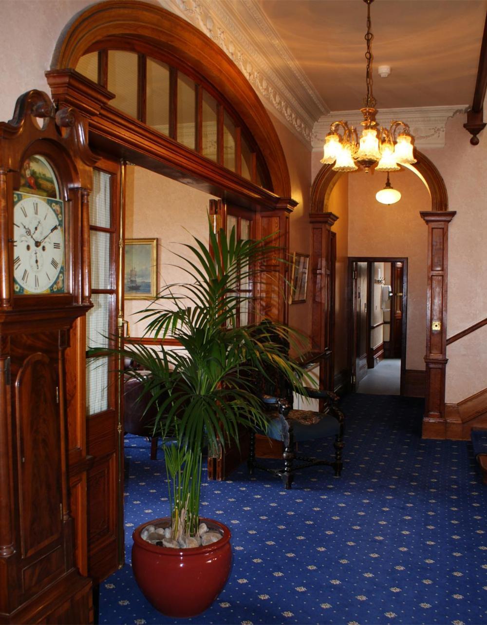 Ramnee Hotel Forres Extérieur photo