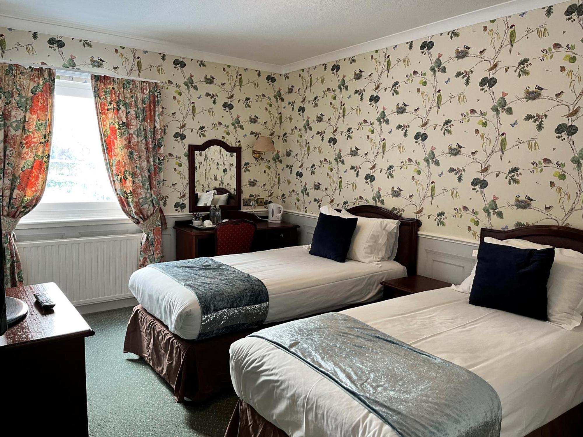 Ramnee Hotel Forres Extérieur photo